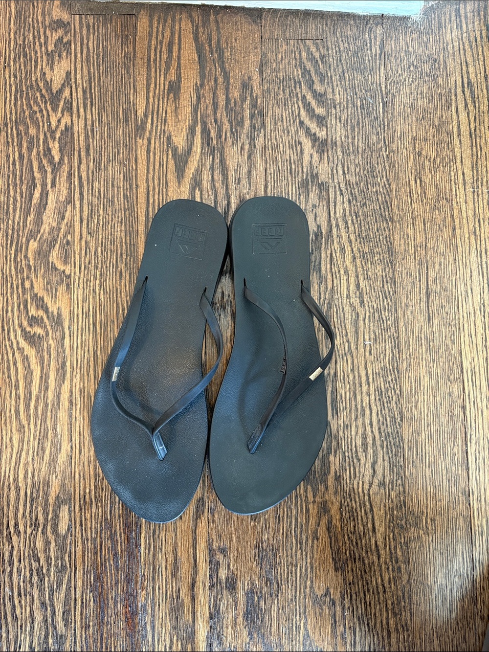 Reef Women’s Black Minimal Flip-Flop Sandals